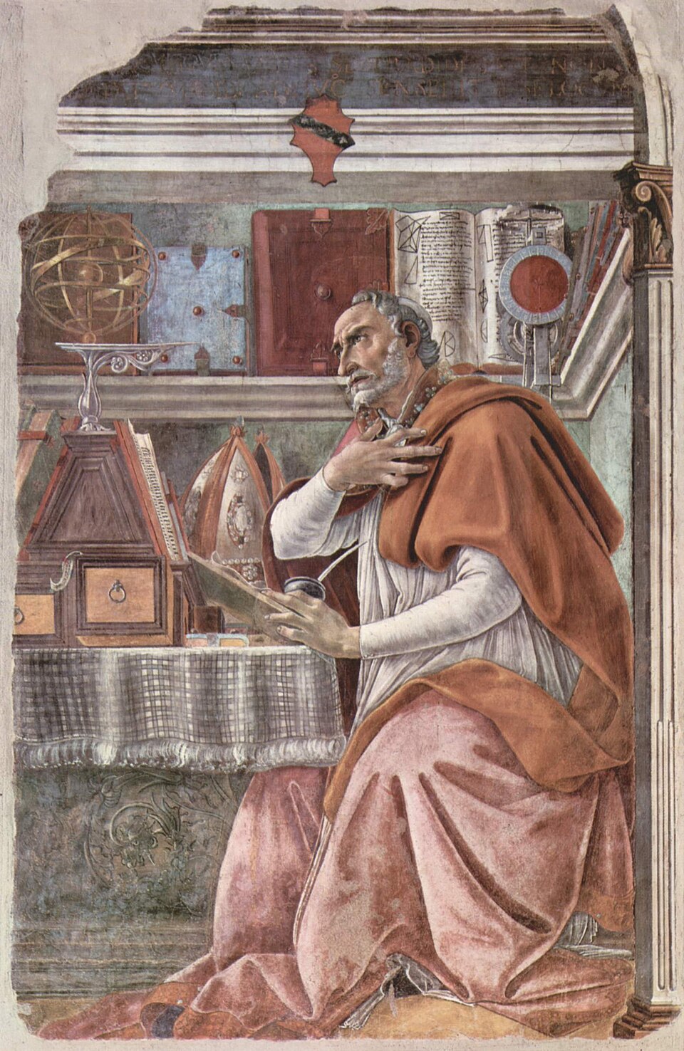 Saint Augustin en habit d'évêque, la main sur le cœur, lève les yeux de son pupitre