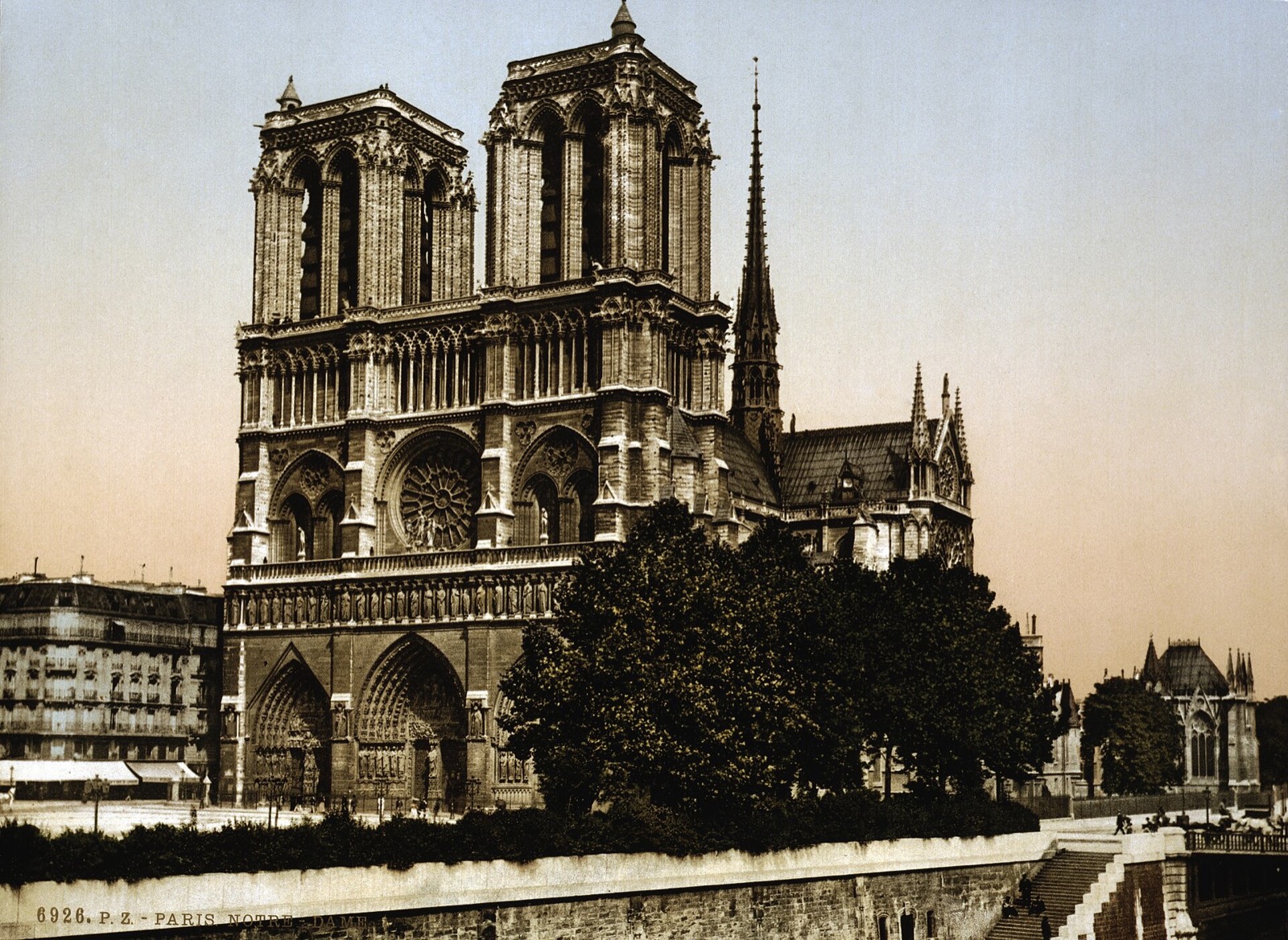 Façade de Notre-Dame de Paris en photochromie